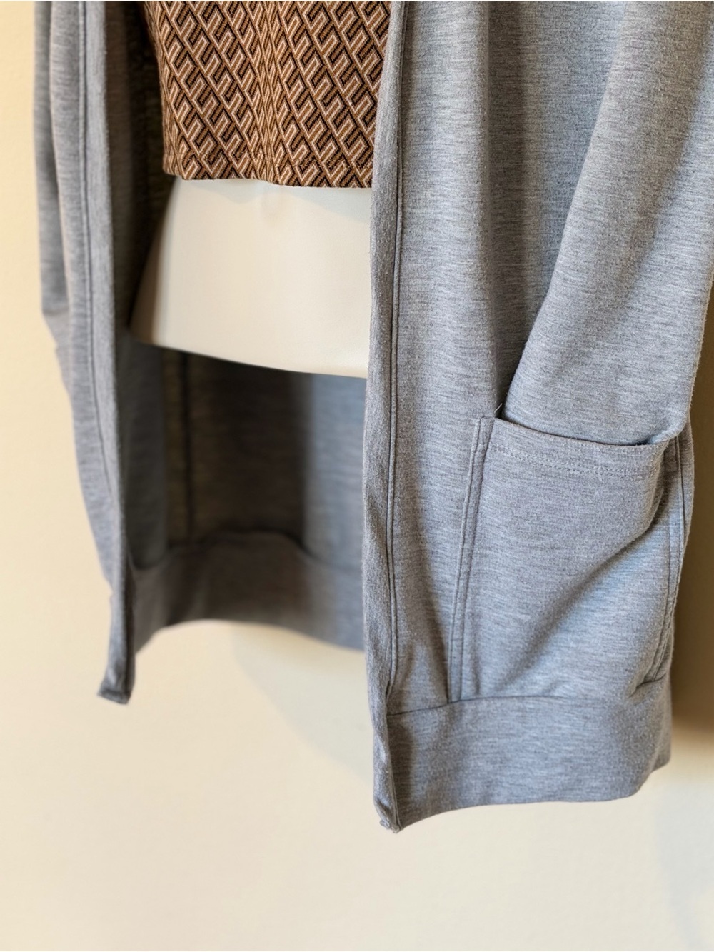 Small Grey Sweater - Picture 4 of 13